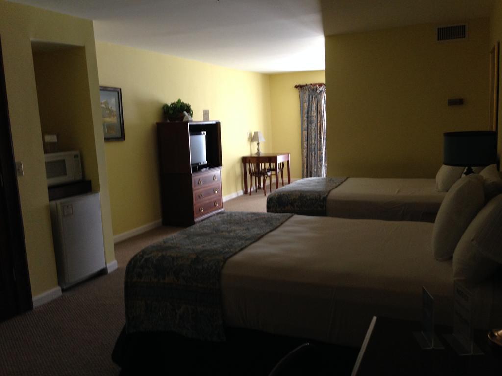 Greenville Inn & Suites Habitación foto